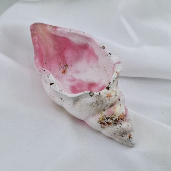 coquillage décoratif en résine minérale marbré rose avec feuilles d’or – création artisanale fait main