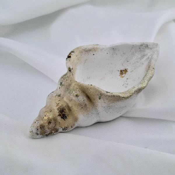 coquillage décoratif en résine minérale blanc et doré création artisanale fait main