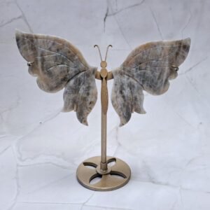 Papillon en pierre naturelle de belomorite aux reflets nacrés – apaisement, intuition et clarté émotionnelle