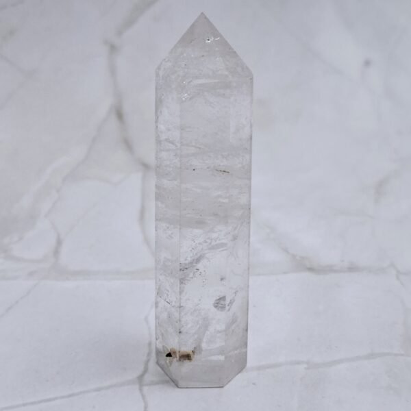 tour cristal de roche naturelle pure de 90 mm, pierre d’équilibre et amplification énergétique