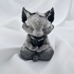 chat zen méditatif résine minérale blanche avec paillettes dorées, sculpture artisanale apaisante et zen.