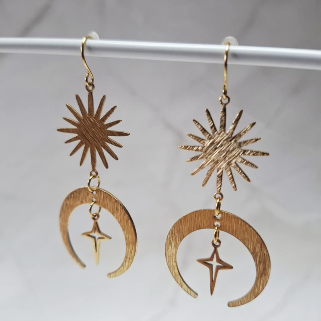 Boucles d’oreilles Soleil & Lune en laiton et acier inoxydable Doré – Image 2