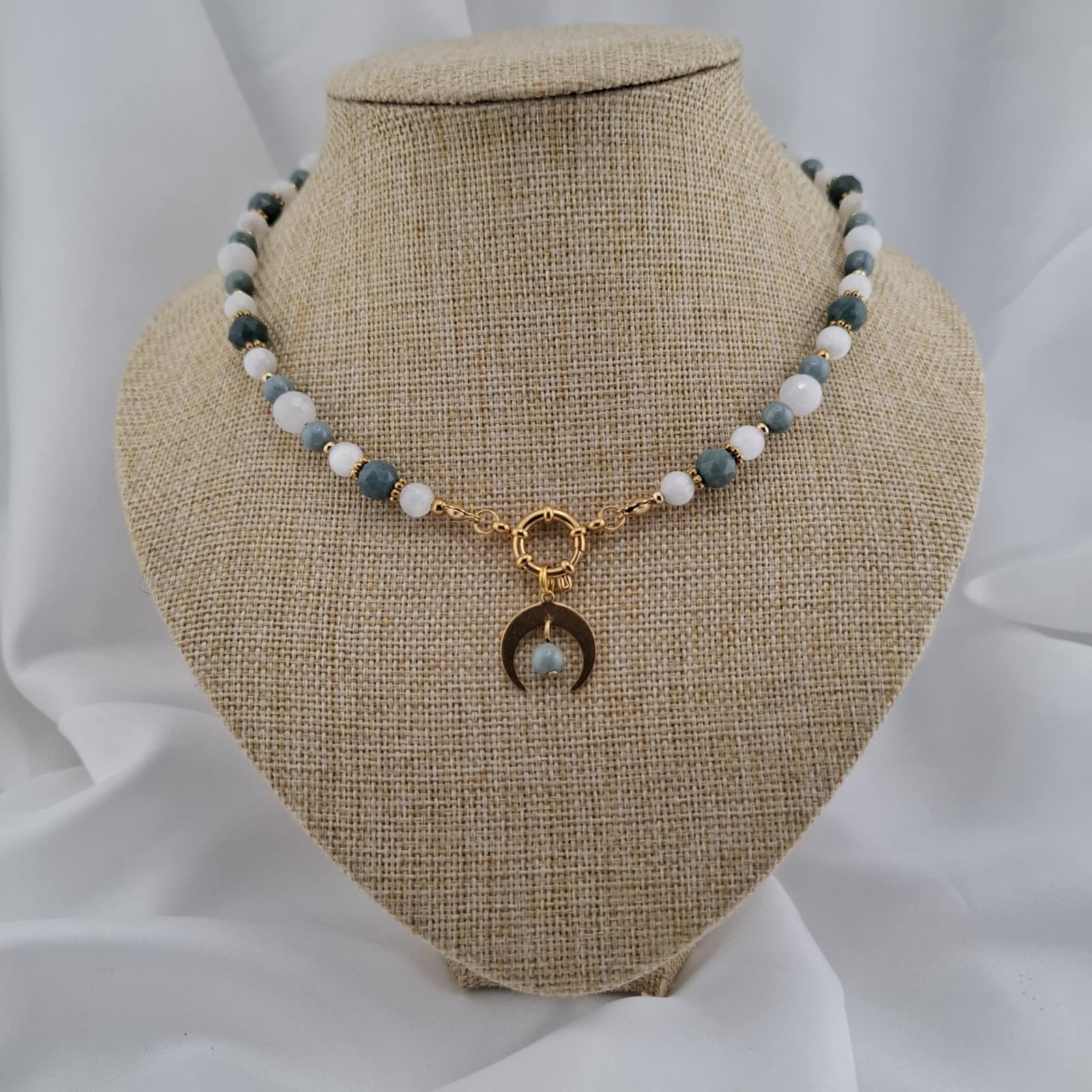 Collier Marine Pierres naturelles jadéite doré