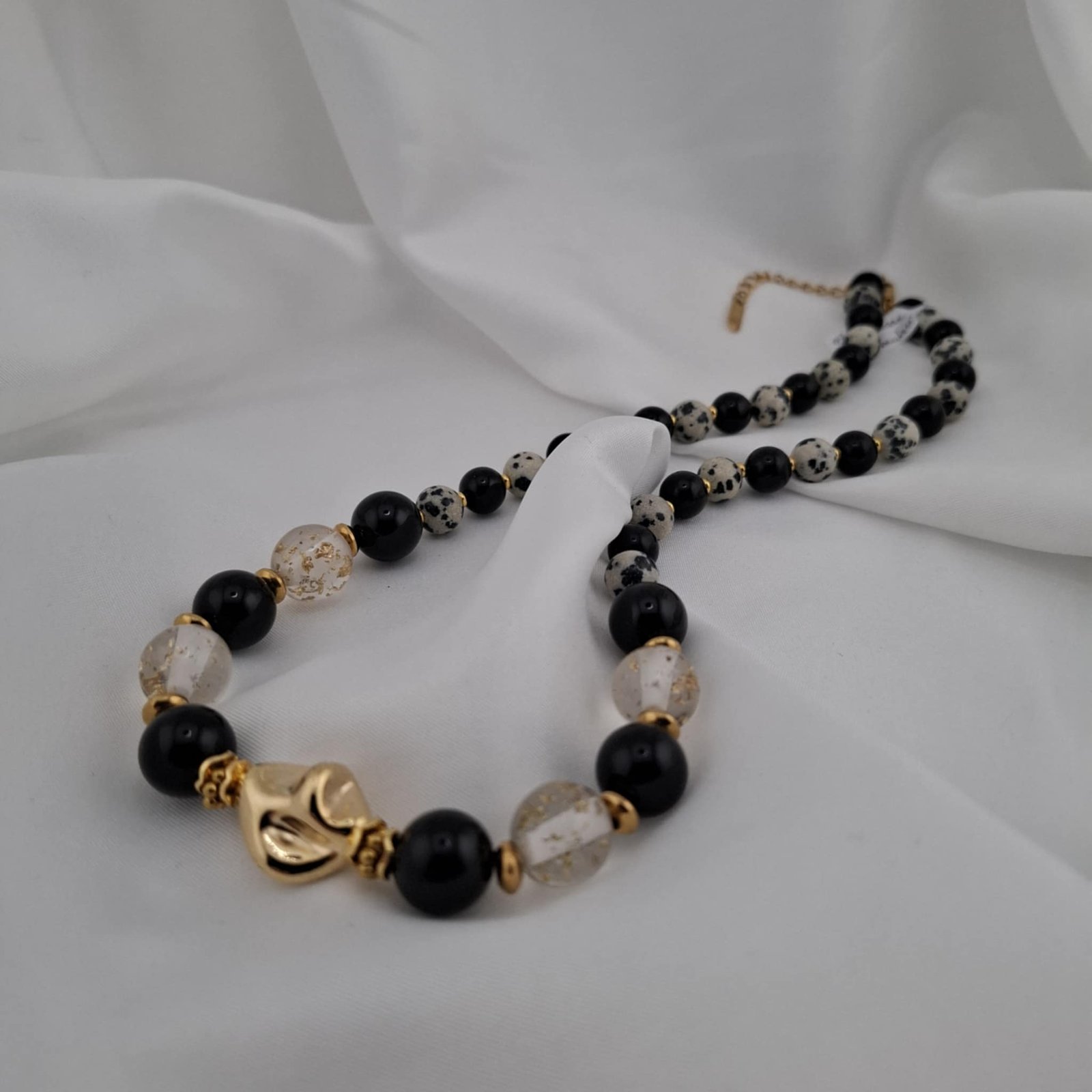 Collier "Astral Gold" – Obsidienne, Jaspe Dalmatien & Résine Feuille d'Or – Image 2