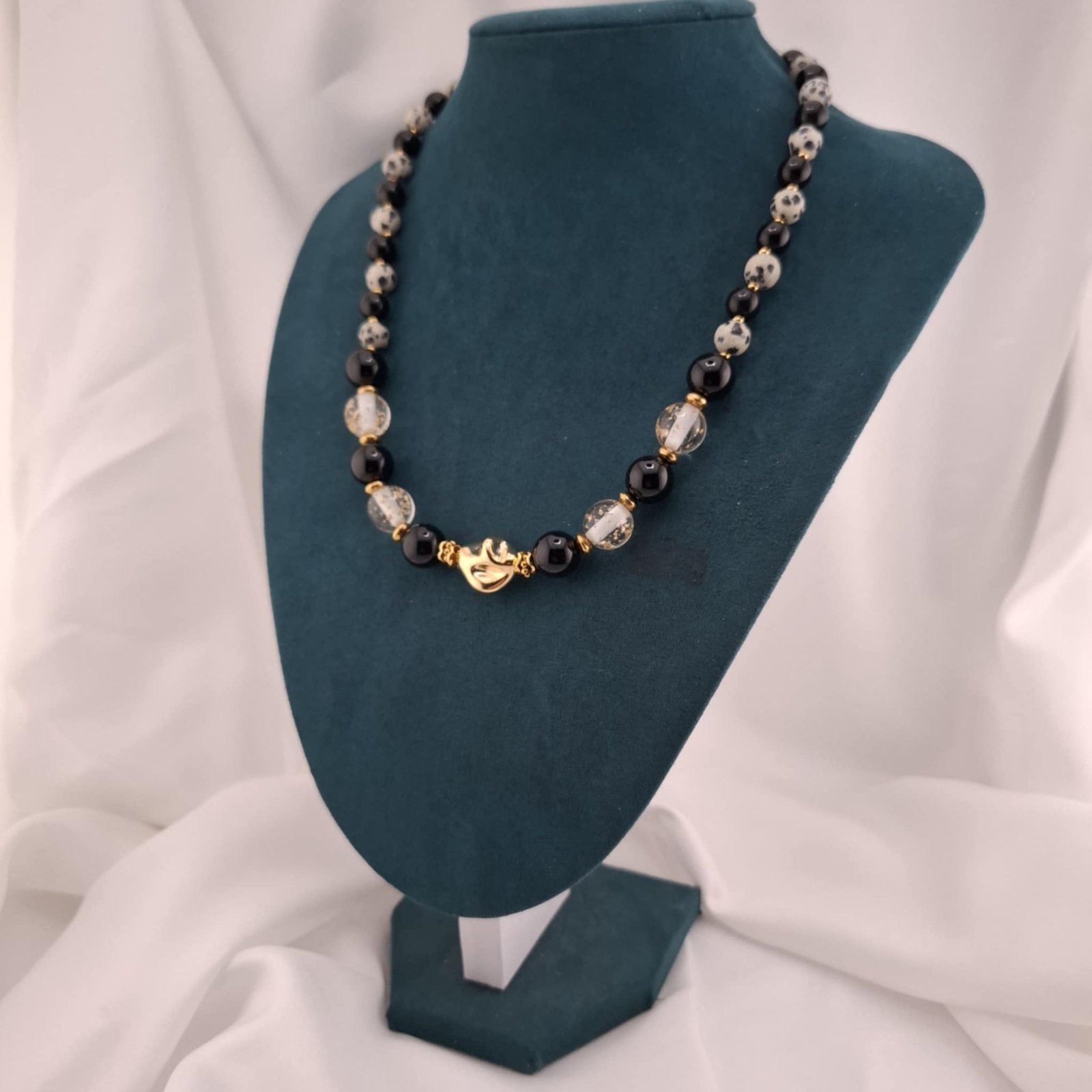 Collier "Astral Gold" – Obsidienne, Jaspe Dalmatien & Résine Feuille d'Or – Image 6