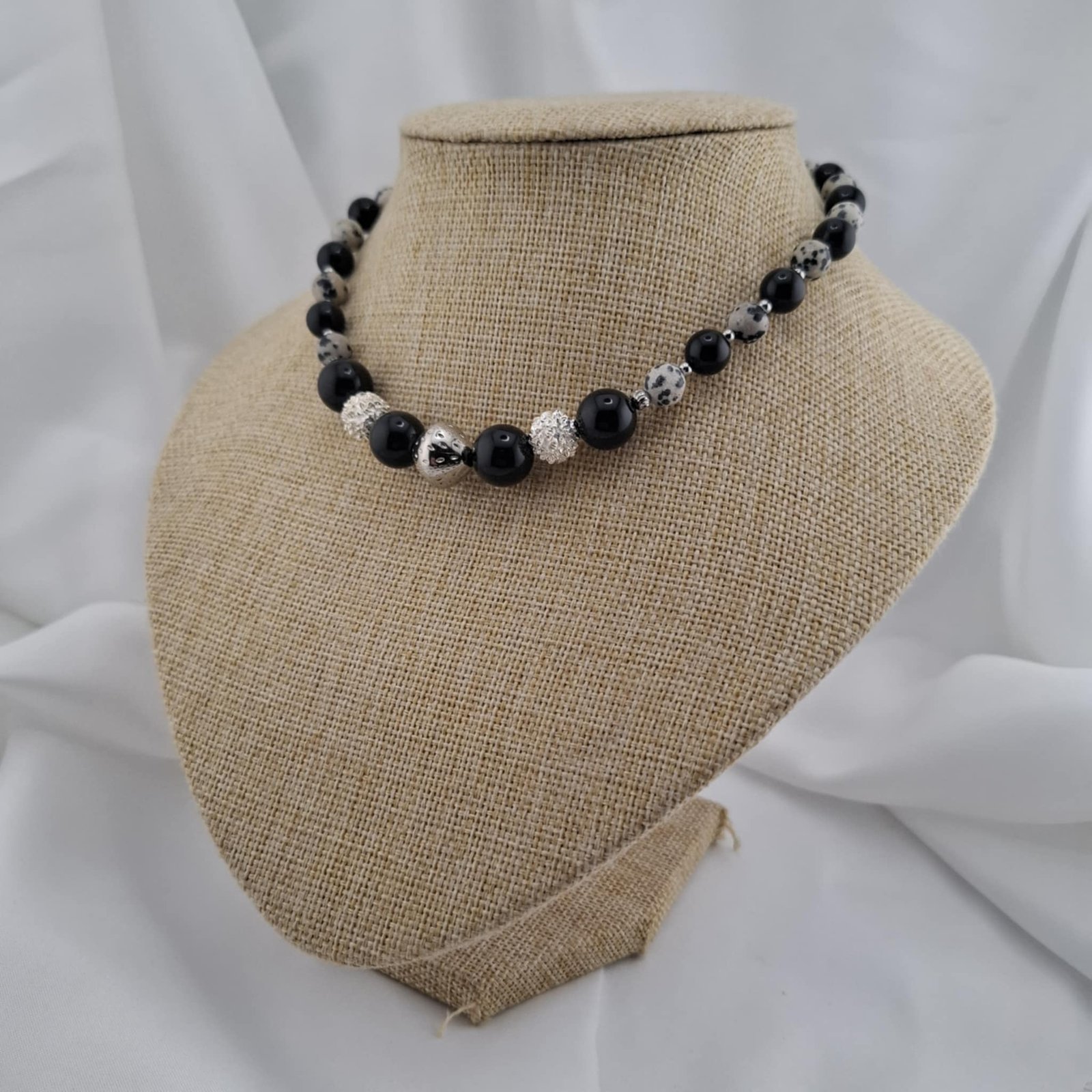 Collier "Contraste argenté" – Obsidienne, Jaspe Dalmatien & argent brillant – Image 2