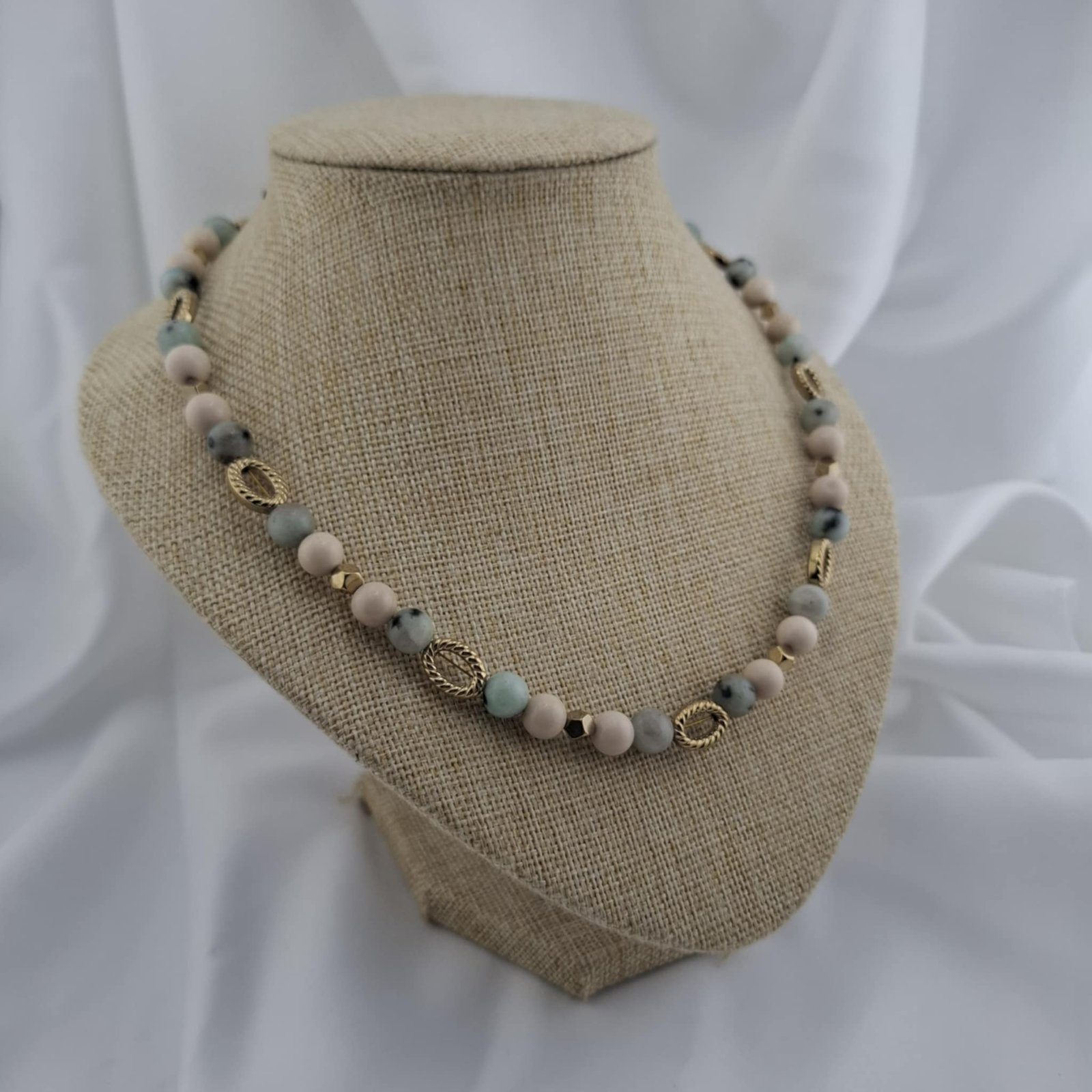 Collier Longueur Opéra – Jaspe Kiwi, Dolomite & Hématite Dorée – Image 2